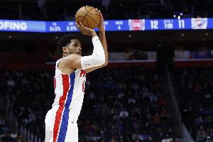 次节一度连中4球！哈里斯19中6拿13分6板 三分7中1